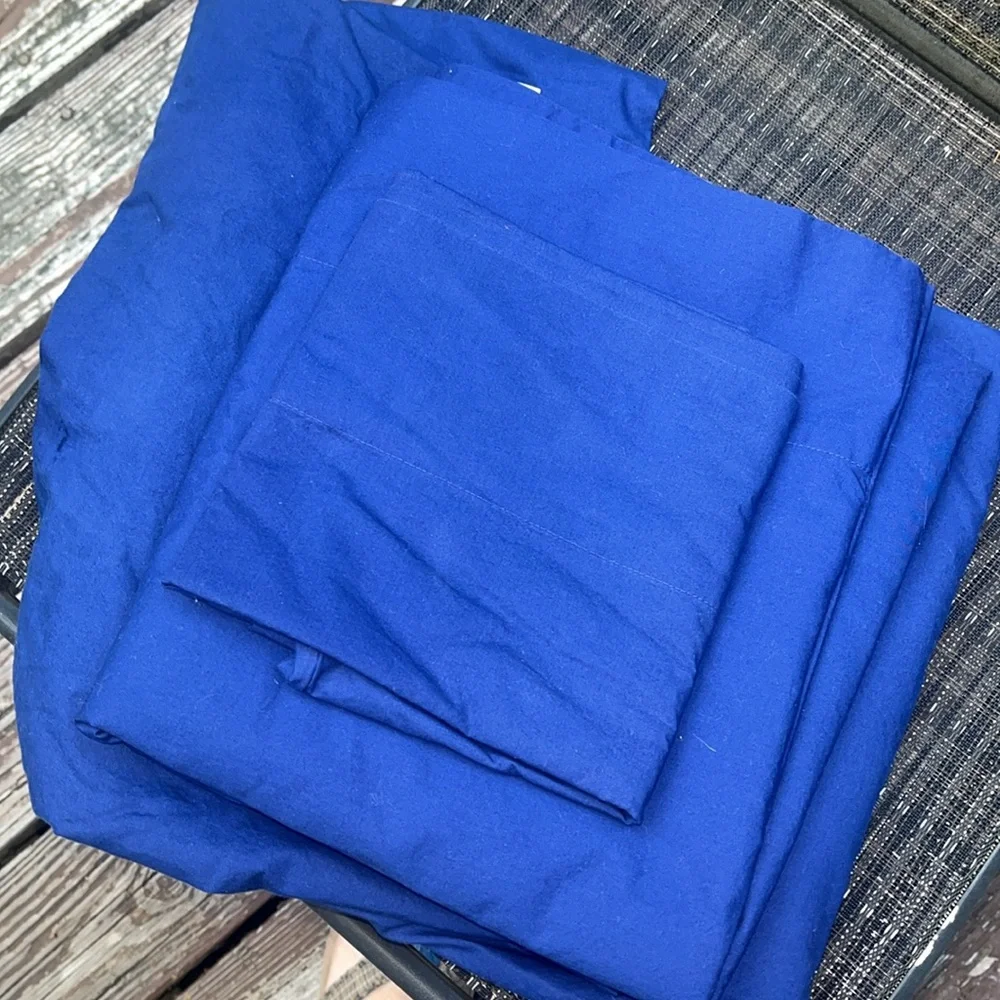 Dorm Ready! Blue Twin XL Sheet Set, perfect for a dorm room!